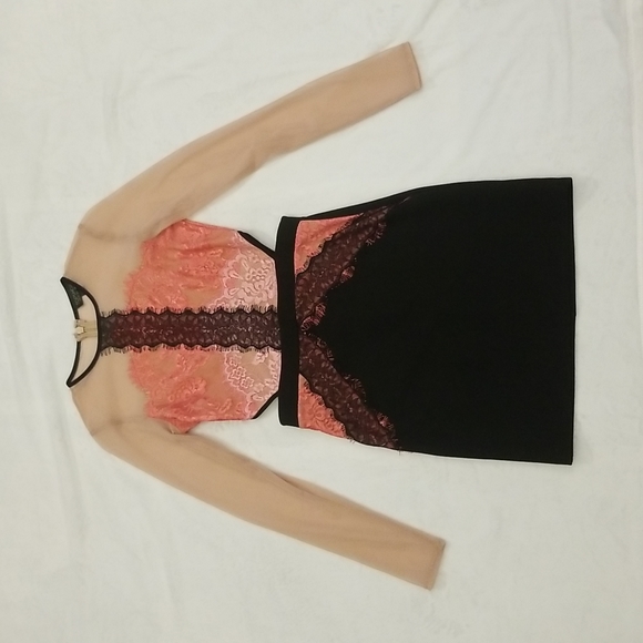 Topshop Dresses & Skirts - Lace bodycon mini- dress